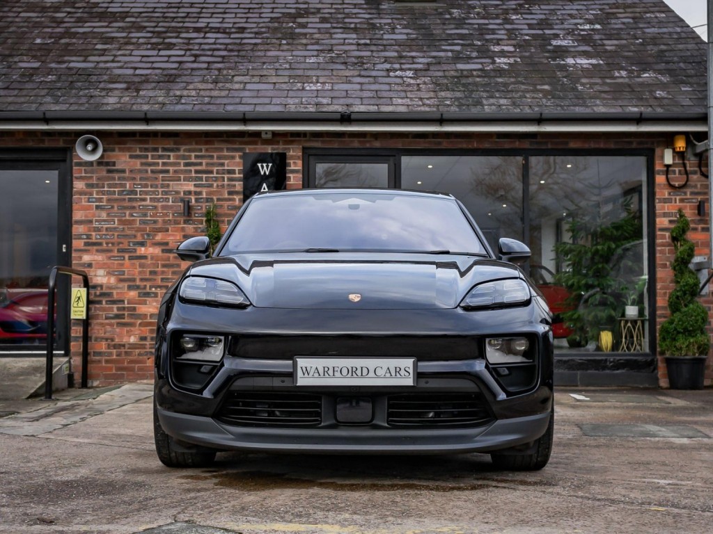 PORSCHE MACAN