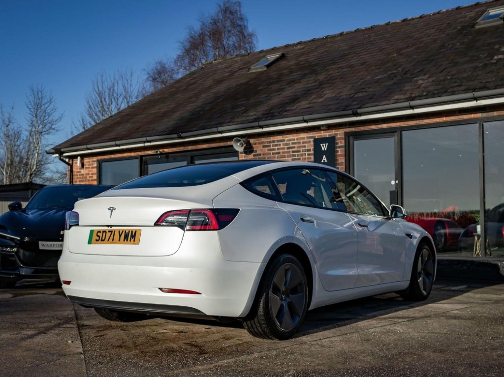 TESLA MODEL 3