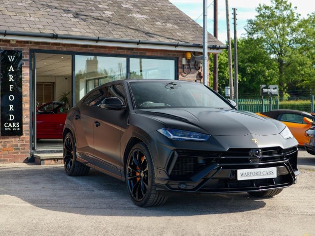 LAMBORGHINI URUS
