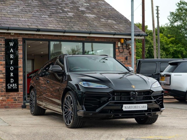 LAMBORGHINI URUS