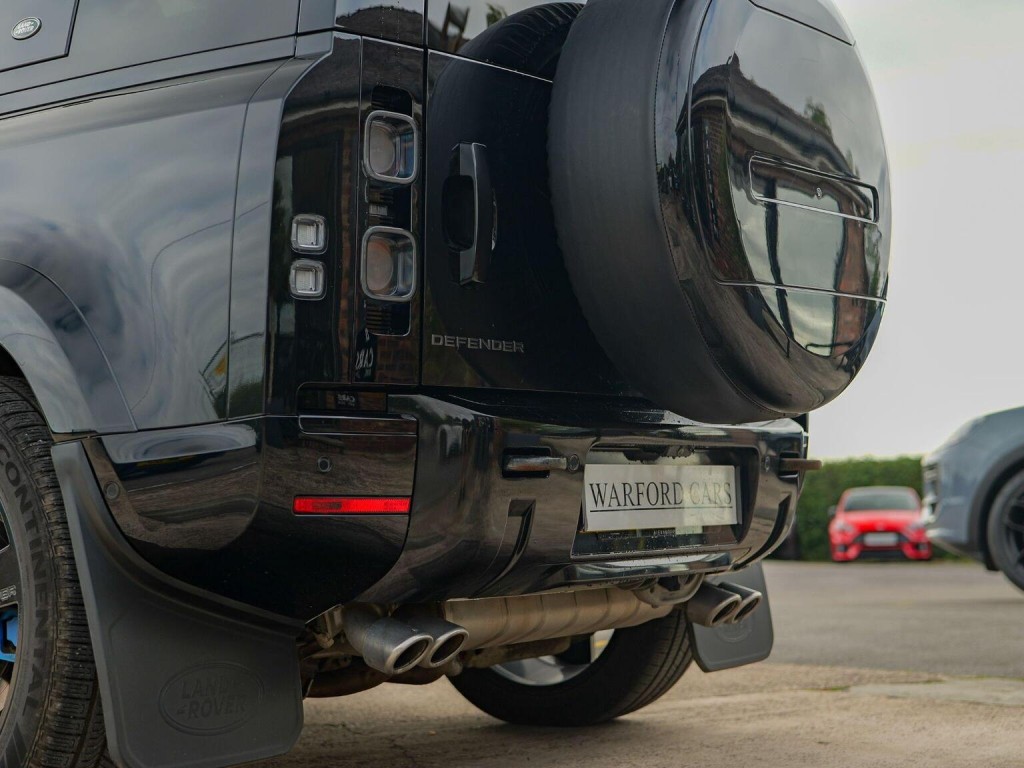 LAND ROVER DEFENDER 110