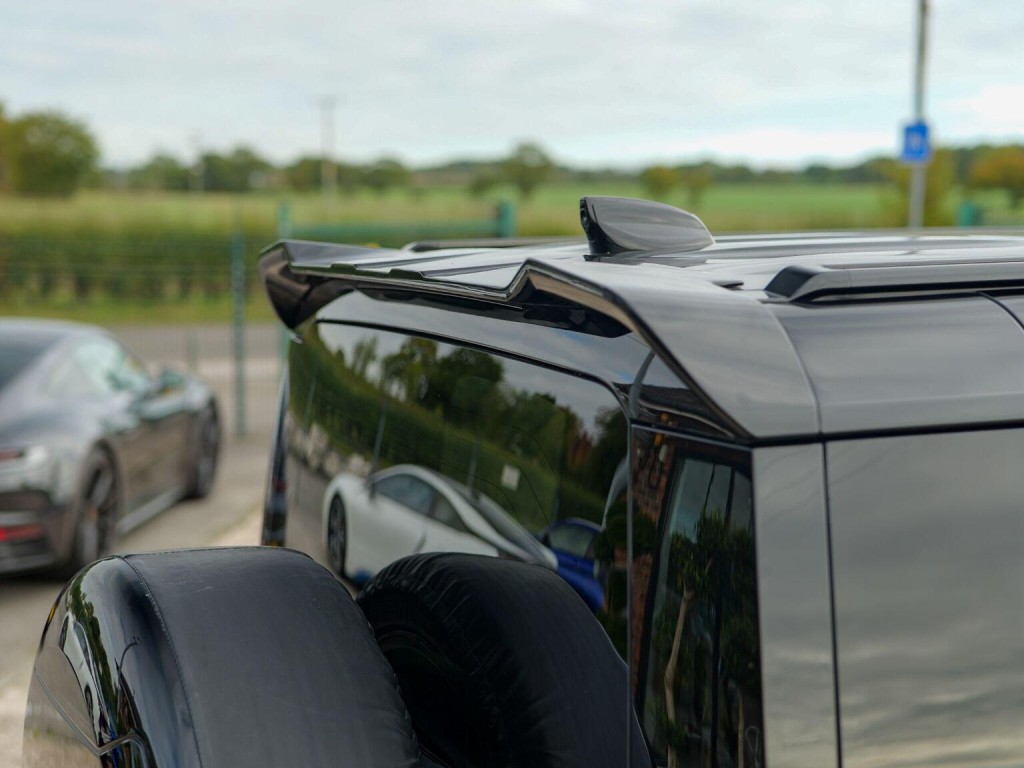 LAND ROVER DEFENDER 110