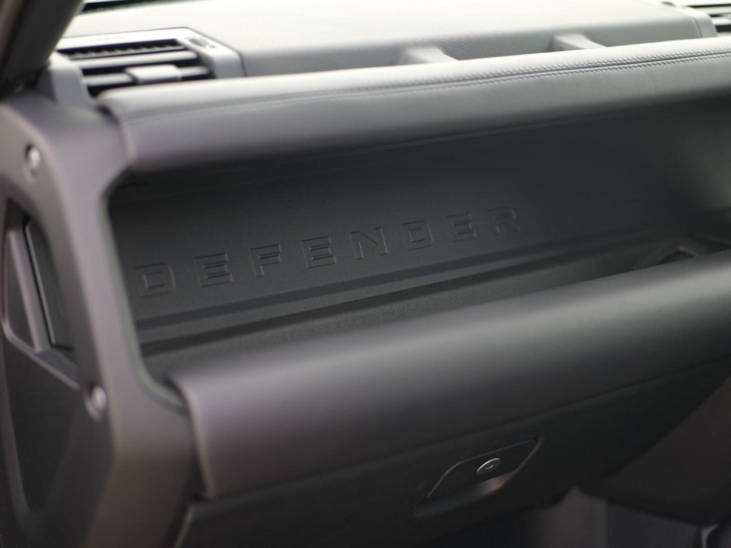 LAND ROVER DEFENDER 110