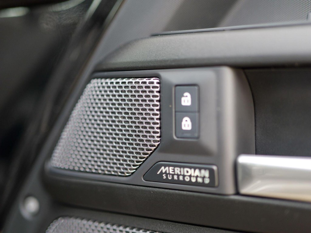 LAND ROVER DEFENDER 110