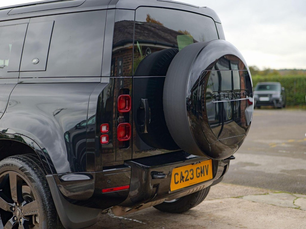 LAND ROVER DEFENDER 110