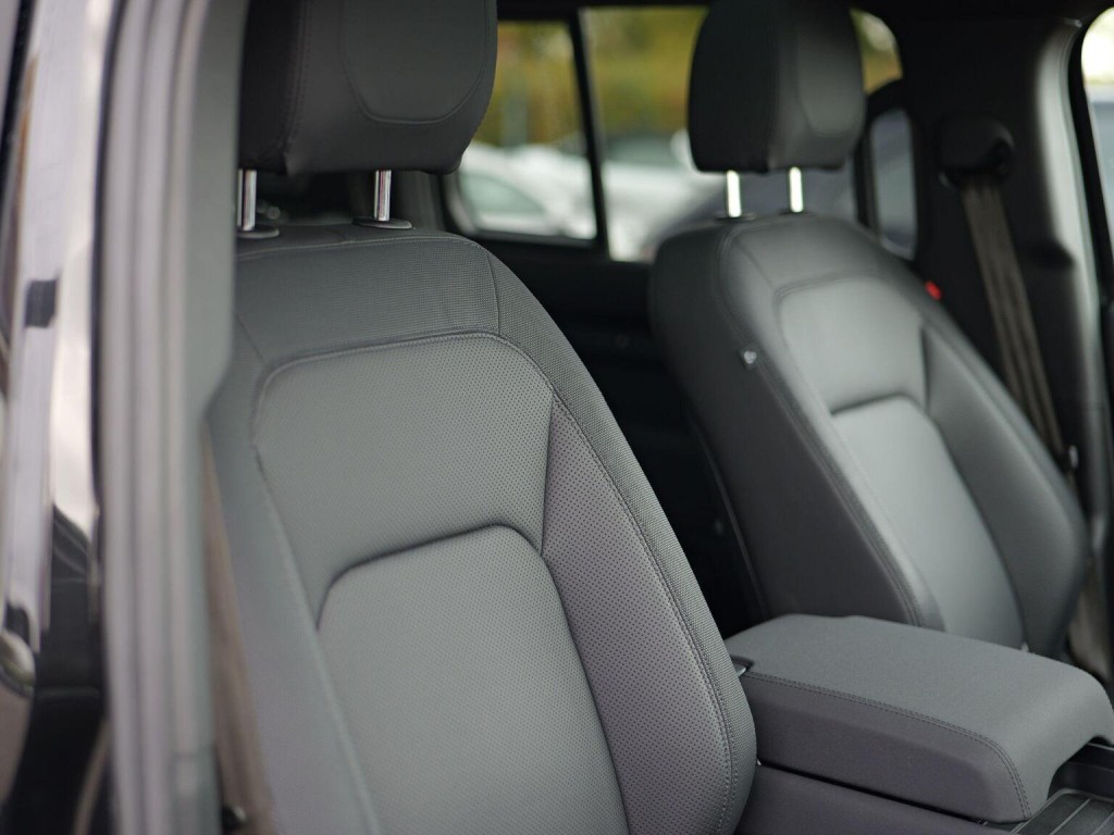 LAND ROVER DEFENDER 110