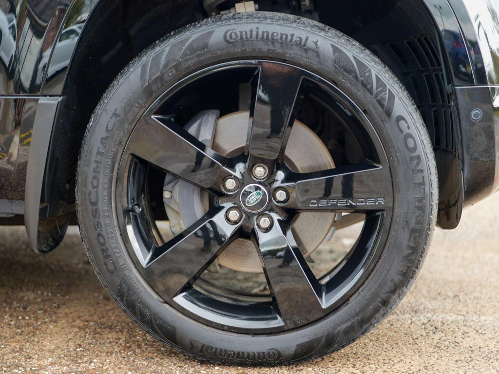 LAND ROVER DEFENDER 110