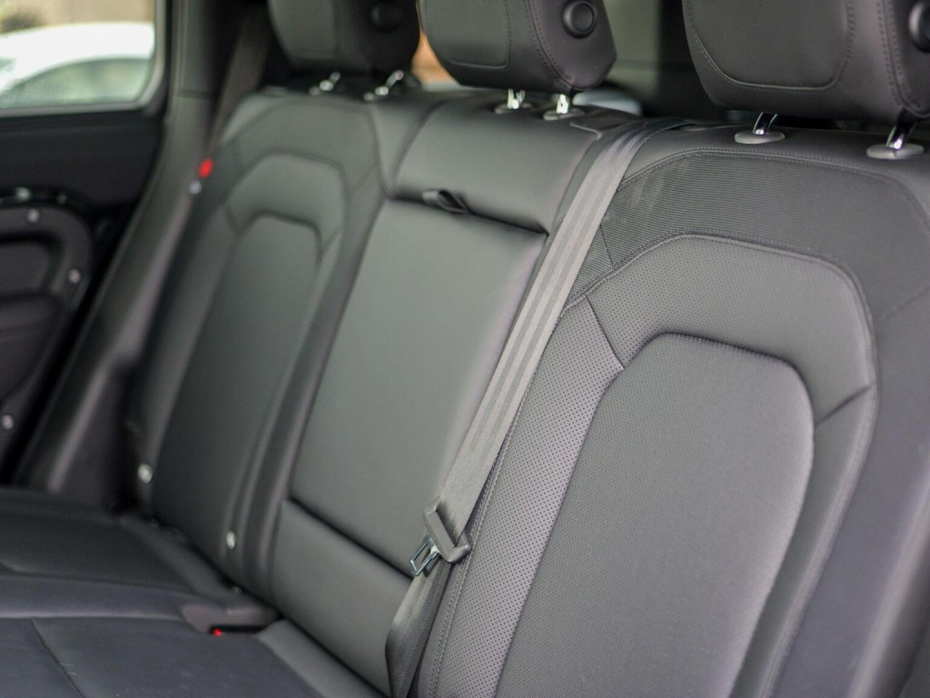 LAND ROVER DEFENDER 110