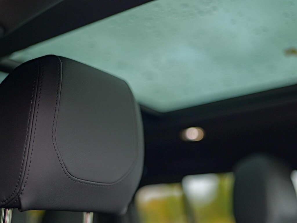 LAND ROVER DEFENDER 110