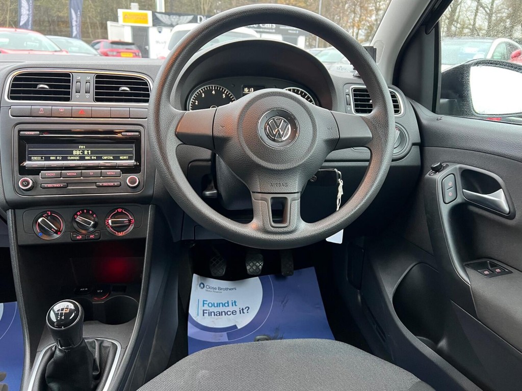 VOLKSWAGEN POLO