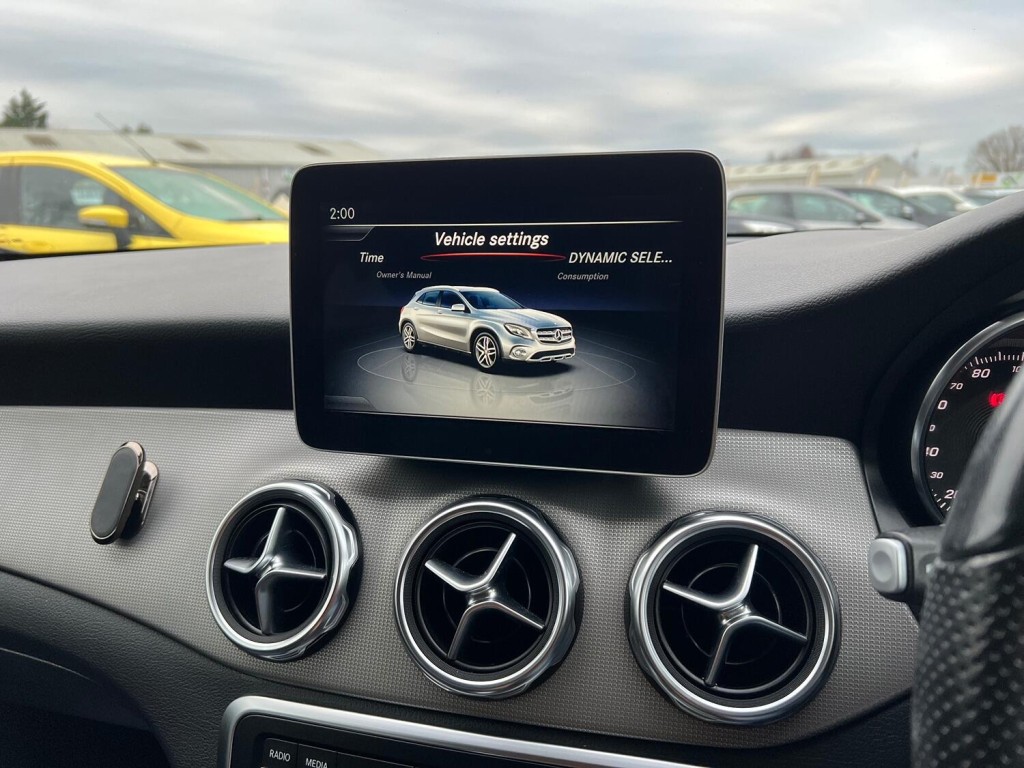 MERCEDES-BENZ GLA CLASS