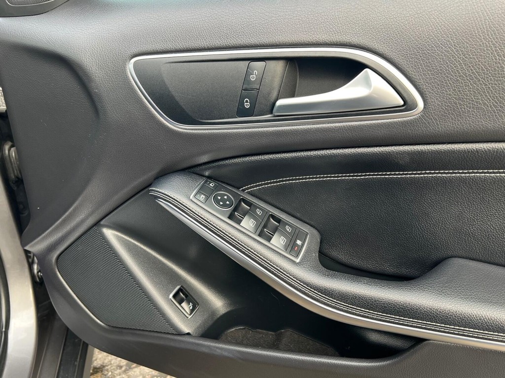 MERCEDES-BENZ GLA CLASS