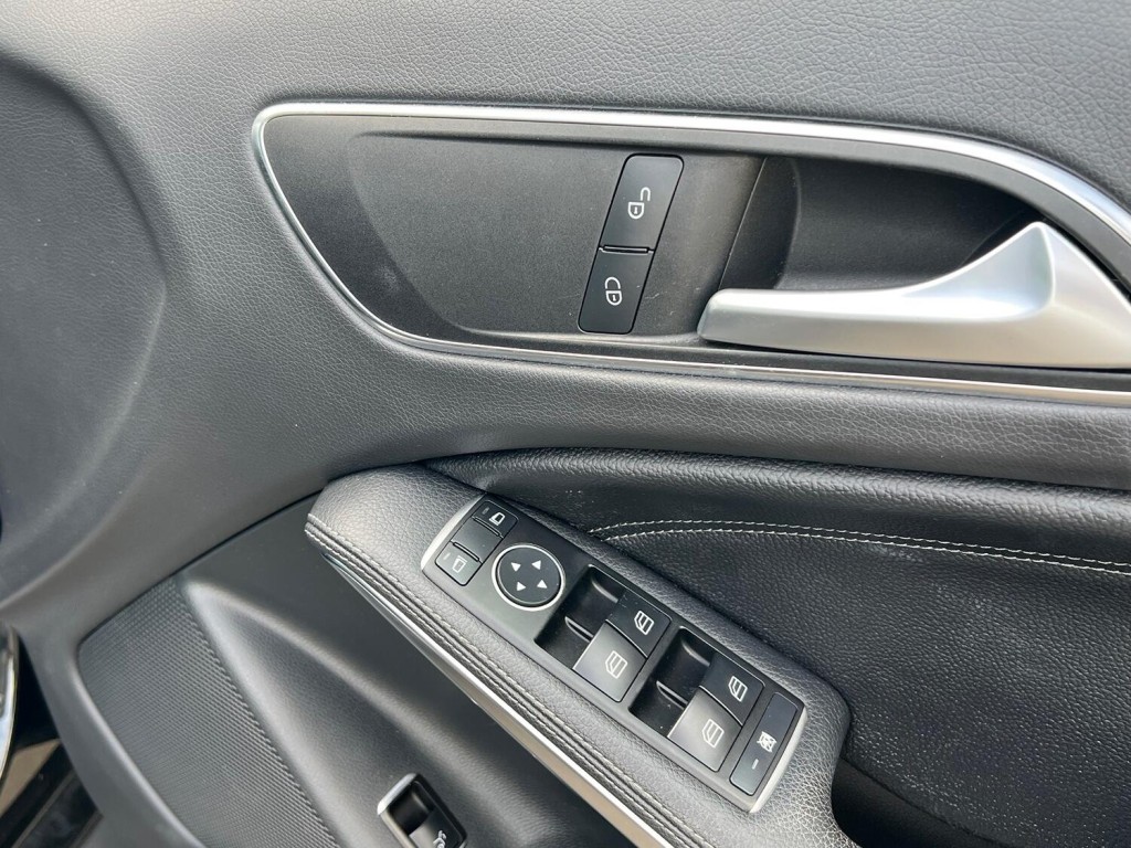 MERCEDES-BENZ GLA CLASS