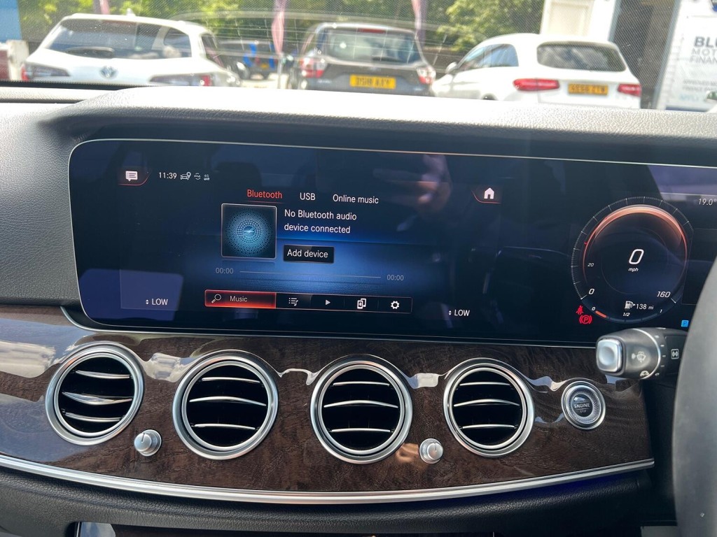 MERCEDES-BENZ E CLASS