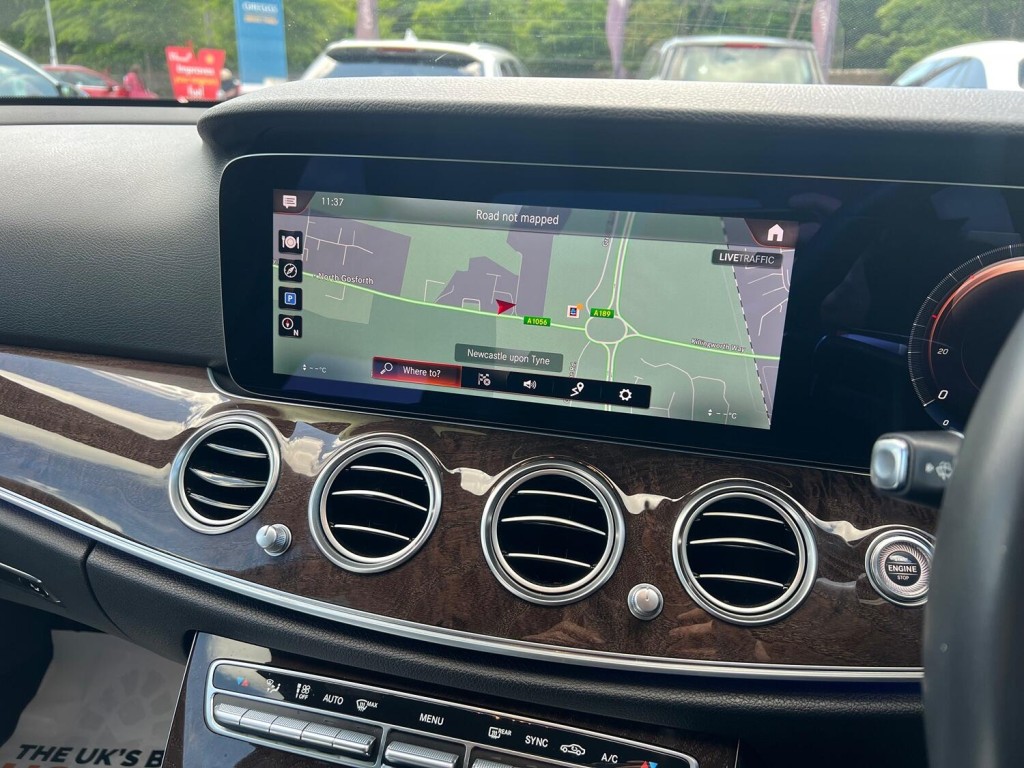 MERCEDES-BENZ E CLASS