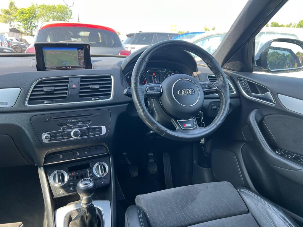 AUDI Q3