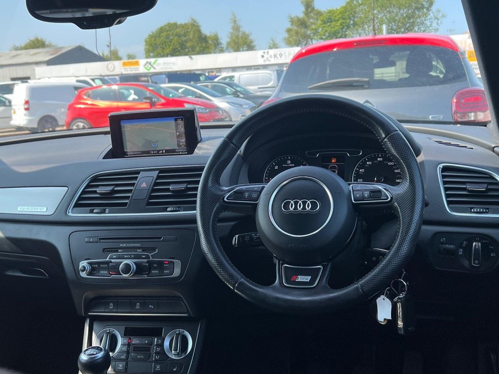 AUDI Q3