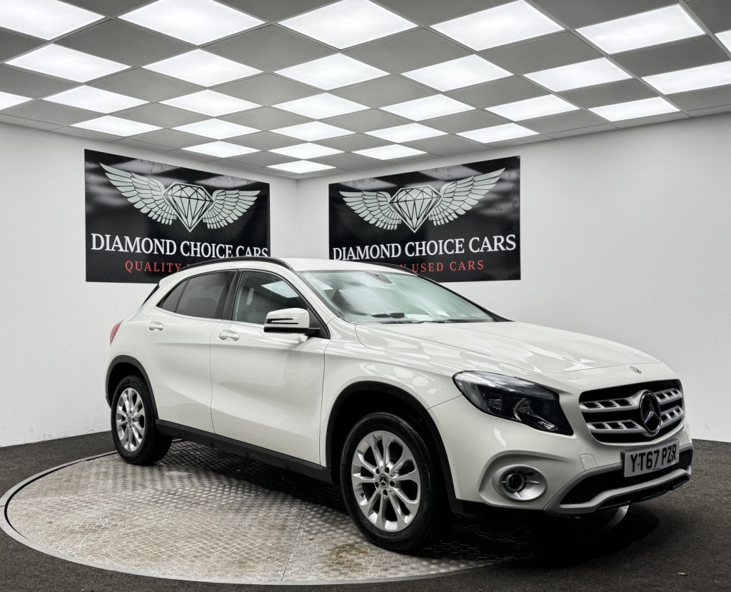 MERCEDES-BENZ GLA