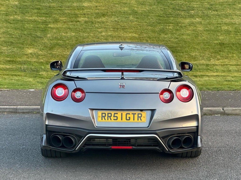 NISSAN GT-R