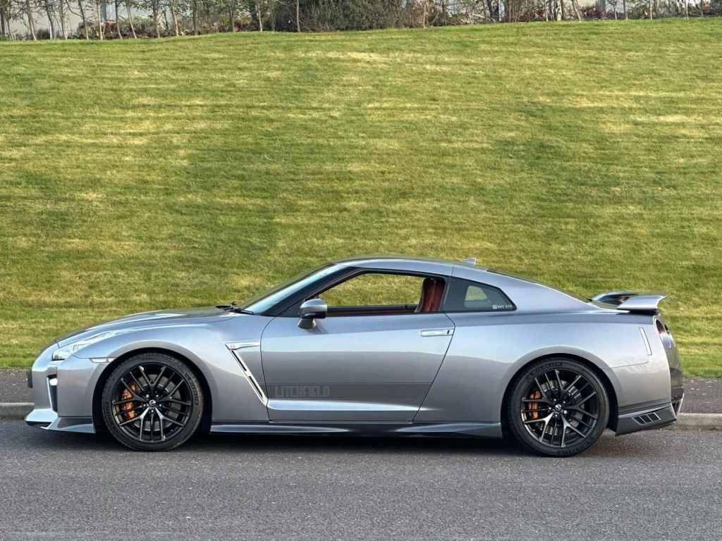 NISSAN GT-R
