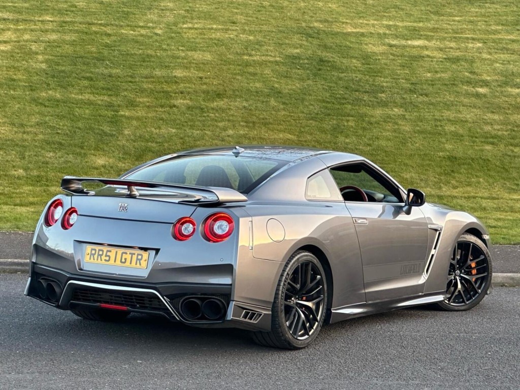 NISSAN GT-R