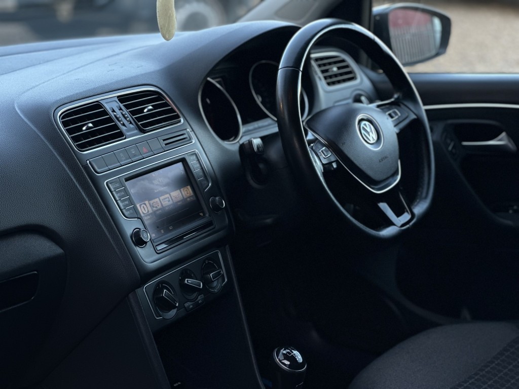 VOLKSWAGEN POLO