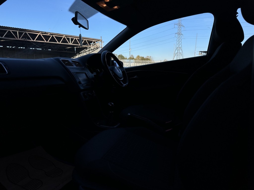 VOLKSWAGEN POLO