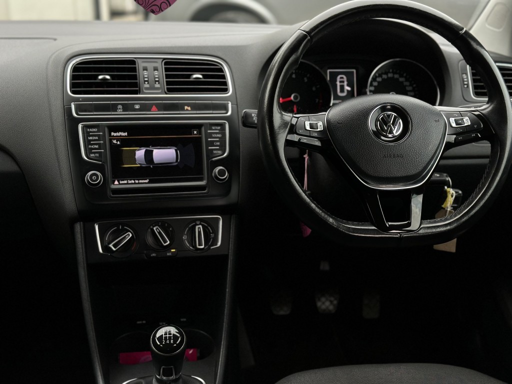 VOLKSWAGEN POLO
