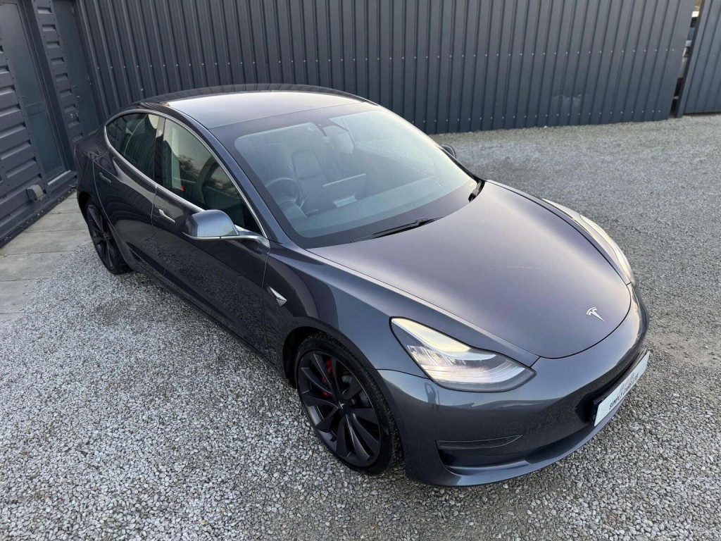 TESLA MODEL 3