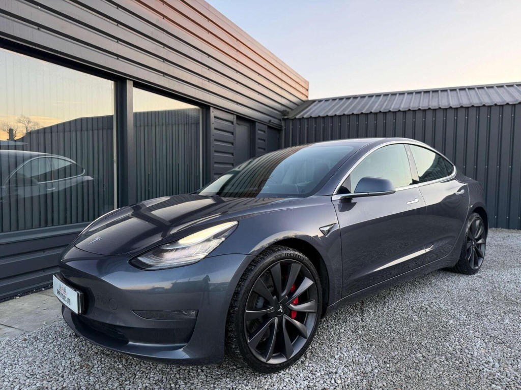 TESLA MODEL 3