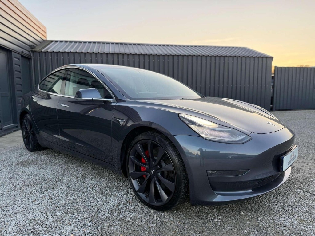 TESLA MODEL 3