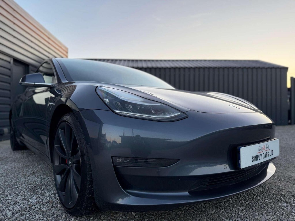 TESLA MODEL 3