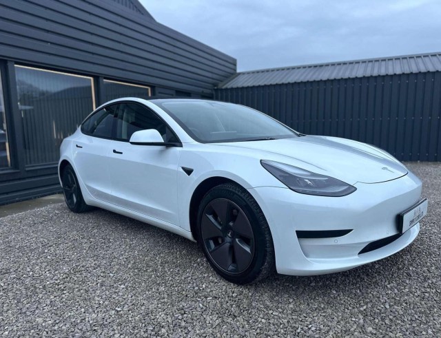 TESLA MODEL 3 Standard Range Plus Auto RWD 4dr