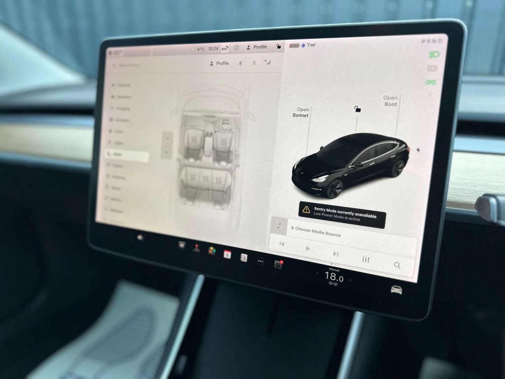 TESLA MODEL 3