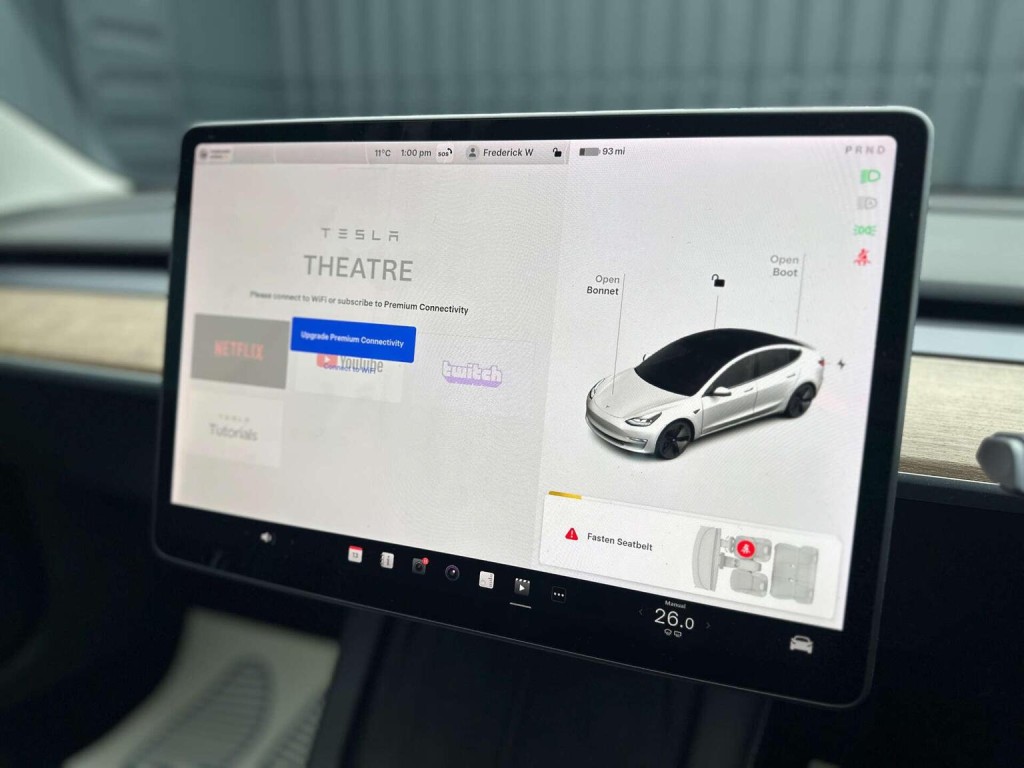 TESLA MODEL 3