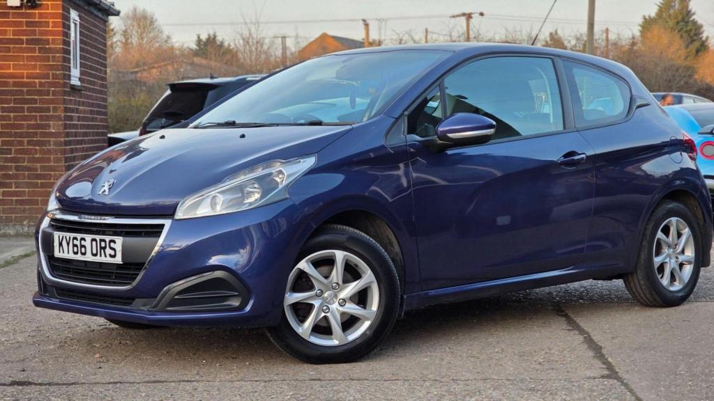 PEUGEOT 208