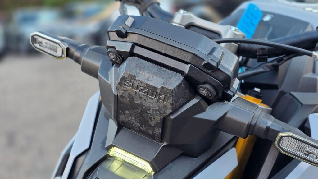 SUZUKI GSX-S1000