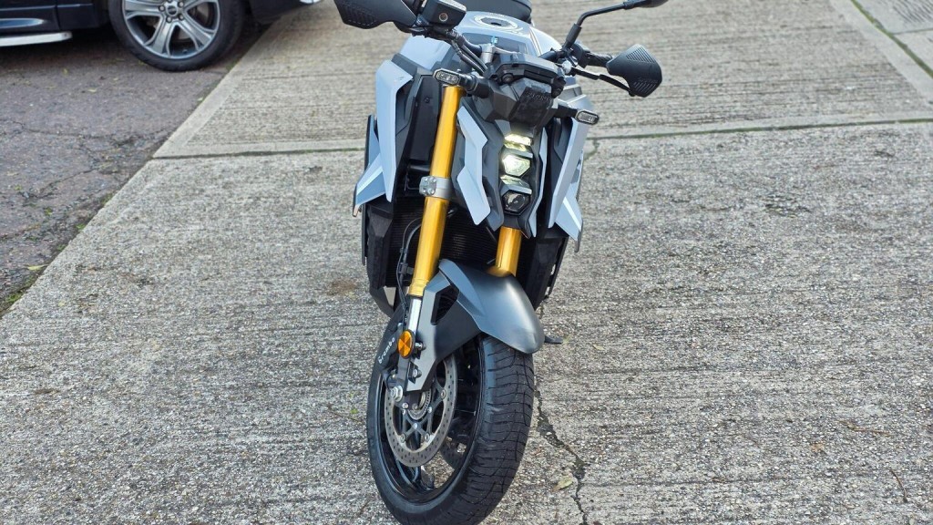SUZUKI GSX-S1000