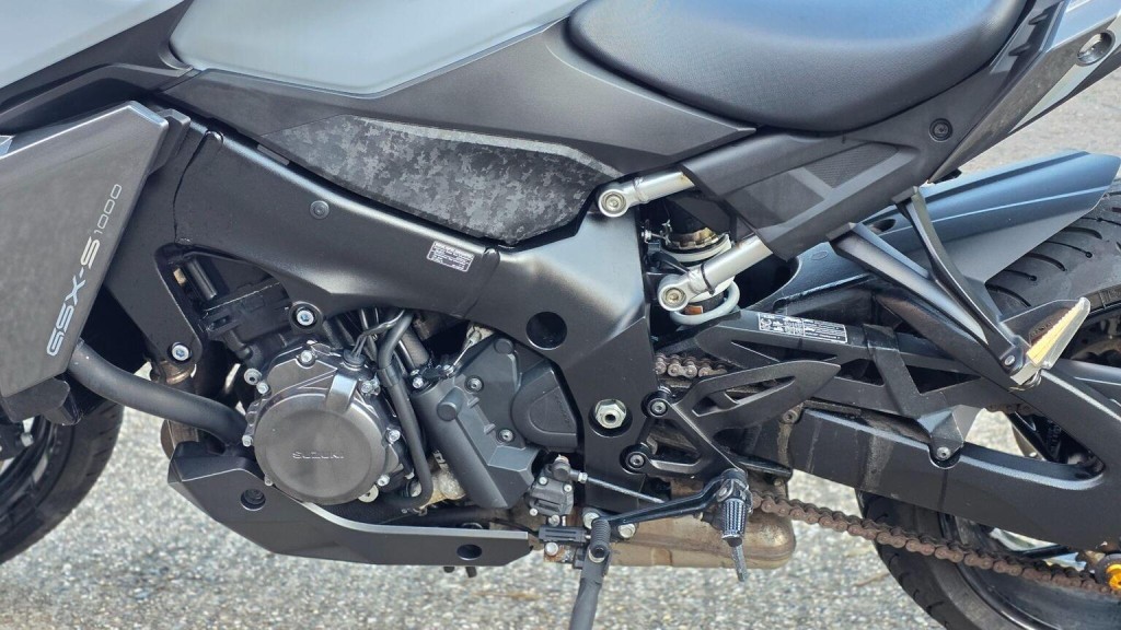 SUZUKI GSX-S1000