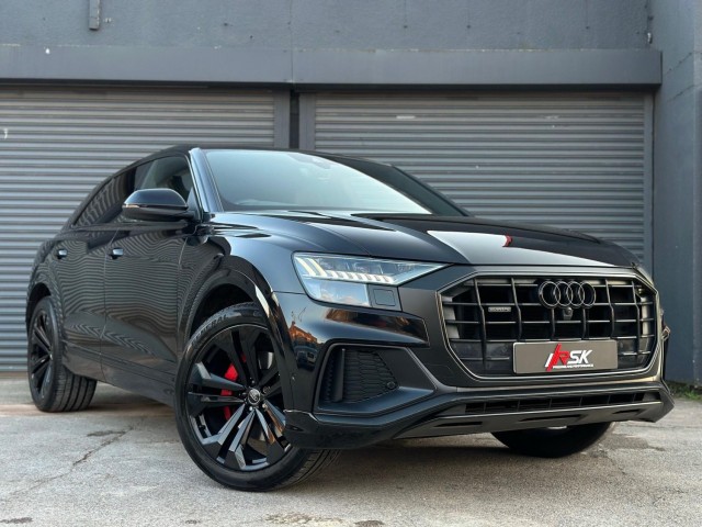 AUDI Q8