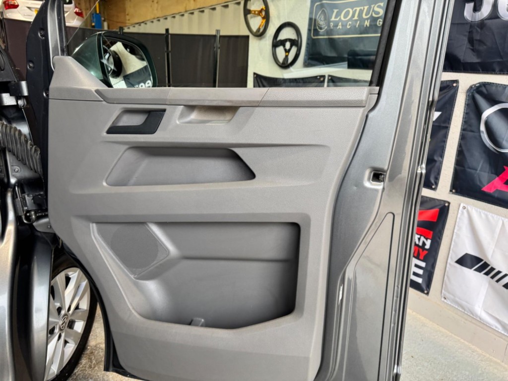 VOLKSWAGEN TRANSPORTER