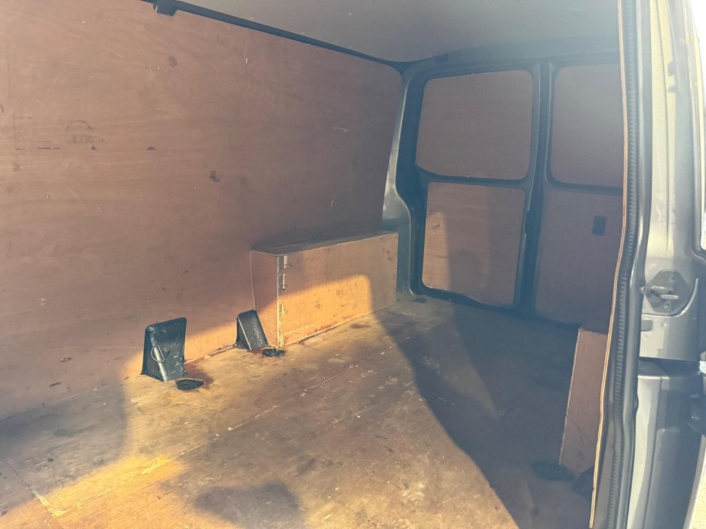 VOLKSWAGEN TRANSPORTER