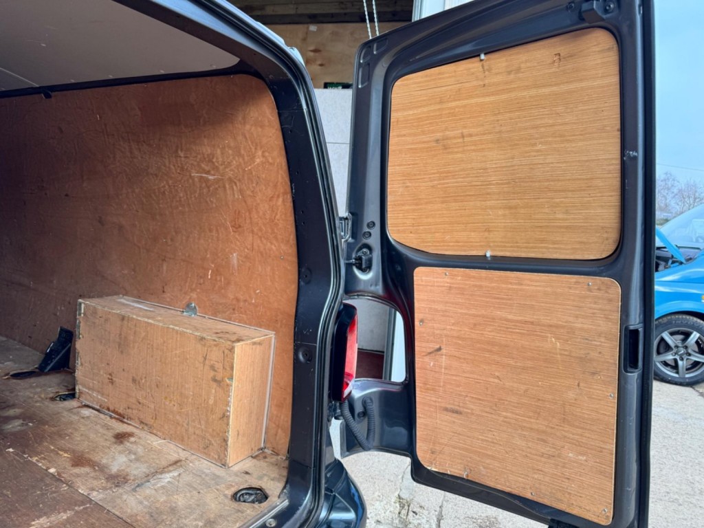 VOLKSWAGEN TRANSPORTER