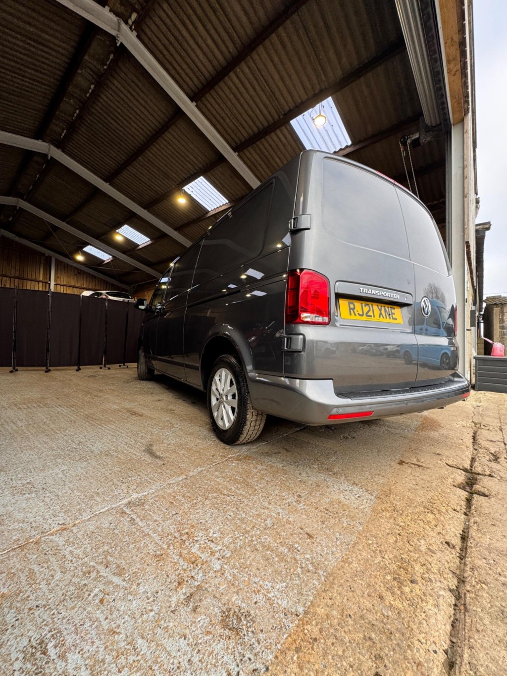 VOLKSWAGEN TRANSPORTER