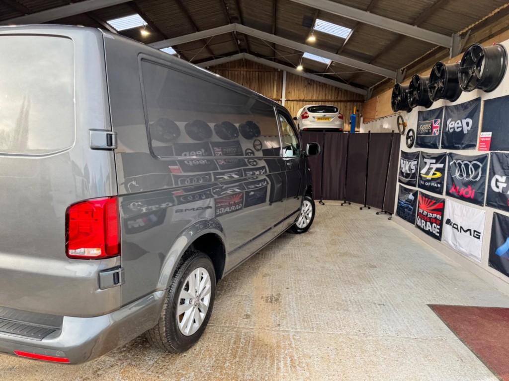 VOLKSWAGEN TRANSPORTER