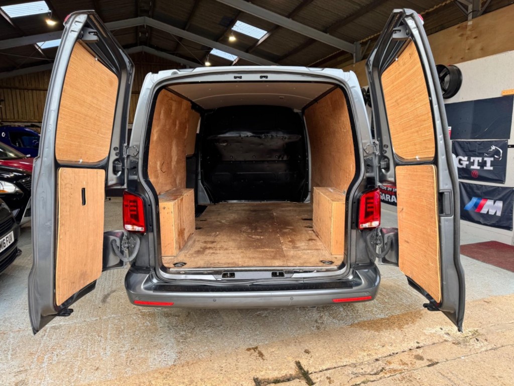 VOLKSWAGEN TRANSPORTER