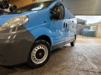 VAUXHALL VIVARO