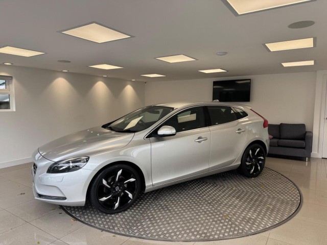 VOLVO V40
