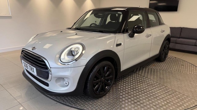 MINI HATCH