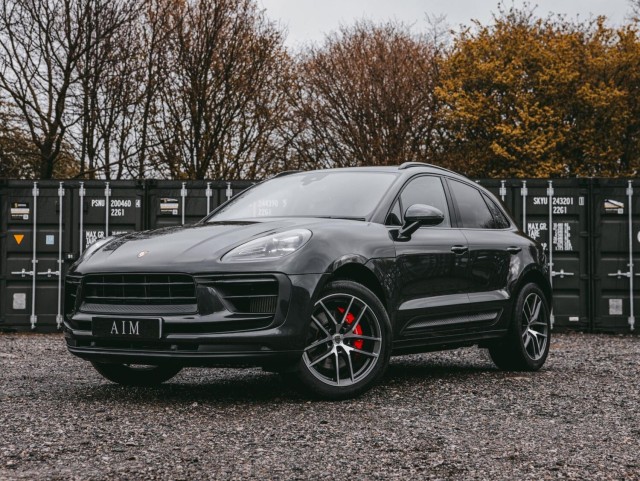PORSCHE MACAN